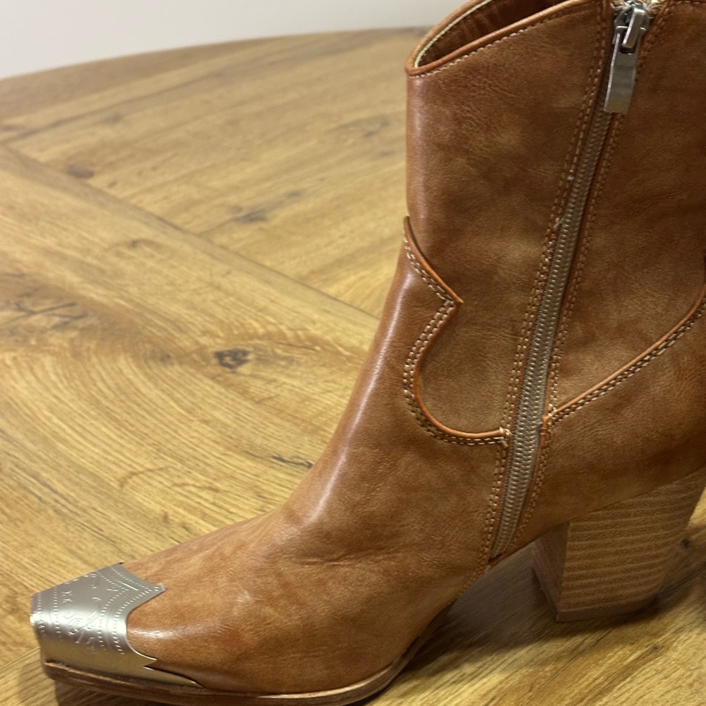 BEAST FASHION Brown Leather Western Ankle Boots with Silver Toe Caps - Picture 4 of 8
